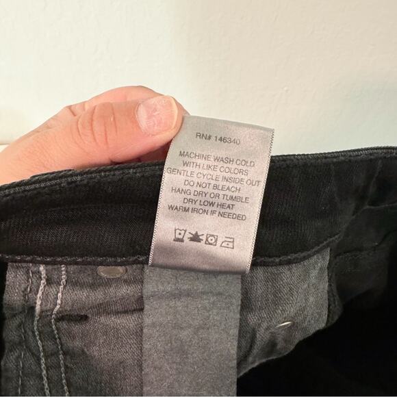 AMO High Rise Straight Leg Cropped Black - Picture 11 of 11